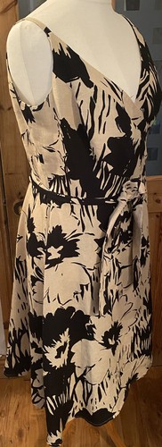 ladies size 18 strappy wrap around midi 100% linen dress - Picture 7 of 8