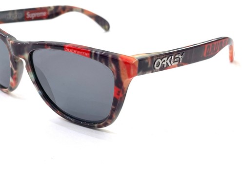 Oakley Supreme Frogskins White City Black Iridium 2007 Sunglasses w/ Case Strap - Picture 8 of 14