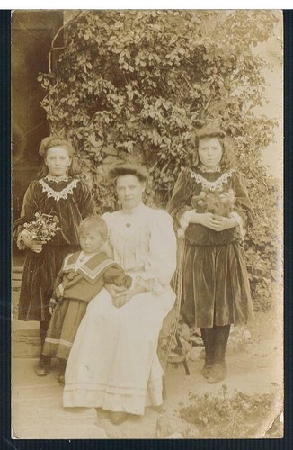 RP POSTCARD 1908 MOTHER DAUGHTERS AND SAILOR SON - BAMPTON - HAWKINS  - Picture 1 of 2