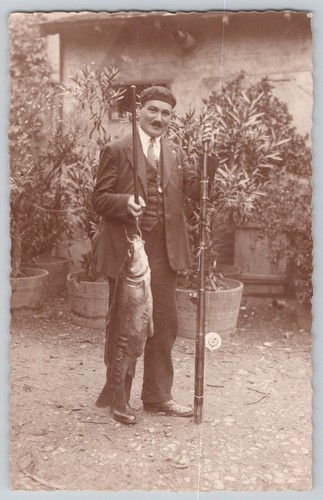 1931 Pescatore Francese RPPC Cartolina Palo da Pesca Pesce Uncinato Francia - Foto 1 di 2