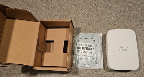 Cisco AIR-CAP702W-A-K9, brand new, in the box with the mounting plate included - Picture 2 of 3