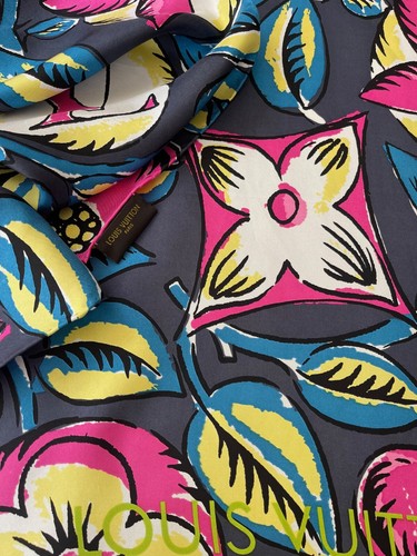 New Louis Vuitton Scarf Monogram Flower Arty Style Gray Pink Silk Wrap - Picture 11 of 19