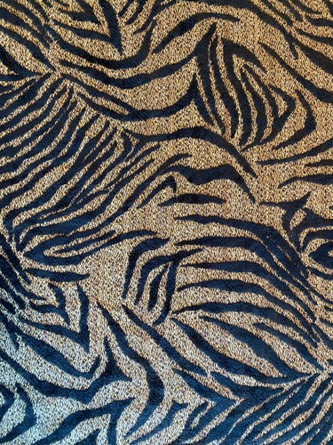 Tela de tapicería de chenilla con estampado de tigre abstracto tostado/negro por yarda (R717-RK17) - Imagen 1 de 3