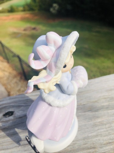 Estatuilla de patinaje sobre hielo Precious Moments MAY YOUR HOLIDAYS SPARKLE WITH JOY Girl - Imagen 3 de 6