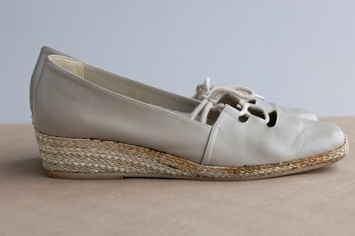 2 Paar ANDRE ASSOUS Freizeit Espadrilles 1 weiß, 1 beige, beide Größe 8,5 schmal - Bild 3 von 9