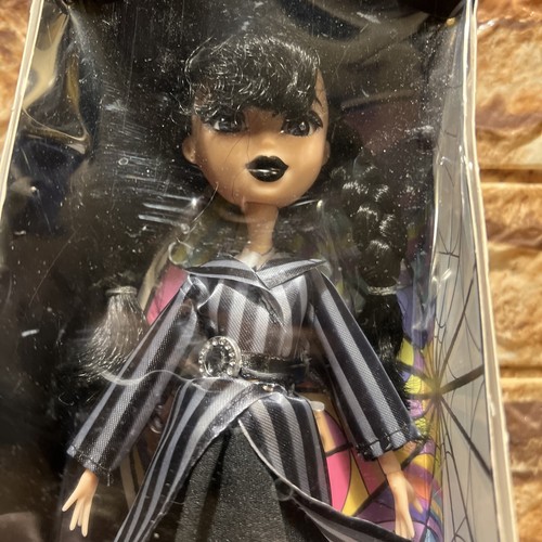 Monster High Wednesday Adams Collectible Doll K.O. Pretty Girl Doll Version - Picture 9 of 14