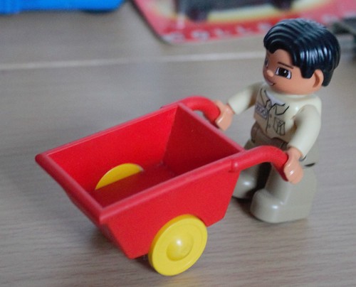 Lego Duplo:  Figur Zoo | Gärtner| Mitarbeiter mit Schubkarre selten - Bild 1 von 5