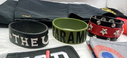 Mxd Lote Veintiuno Pilotos Memorabilia Prendedores Pulseras Bufanda Pegatinas Plancha Bandera - Imagen 2 de 20