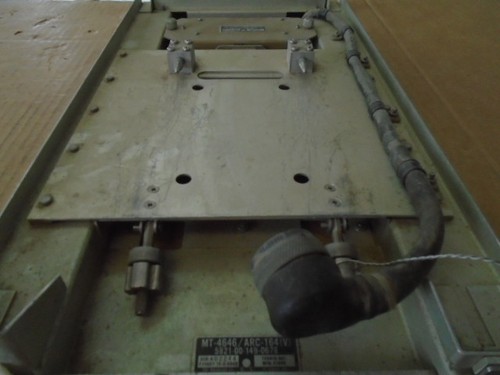 1 EA USED MT4646/ARC164 RADIO RACK MOUNT BASE   P/N: 705910-801 - Imagen 4 de 6