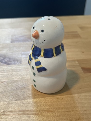 2001 SNOWMEN SALT & PEPPER SHAKERS IN A PICKET FENCE #3897 CHRISTMAS - Picture 4 of 12