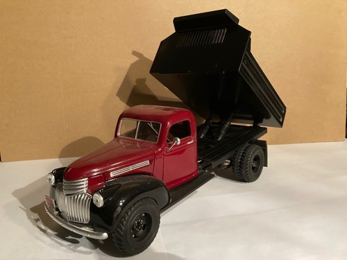 1/19-1/18 Scale Custom 1946 Chevrolet Dump Truck using Solido pickup as the base - Picture 12 of 18
