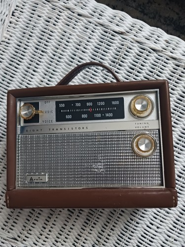 Vintage 1962 Arvin Transistor Radio