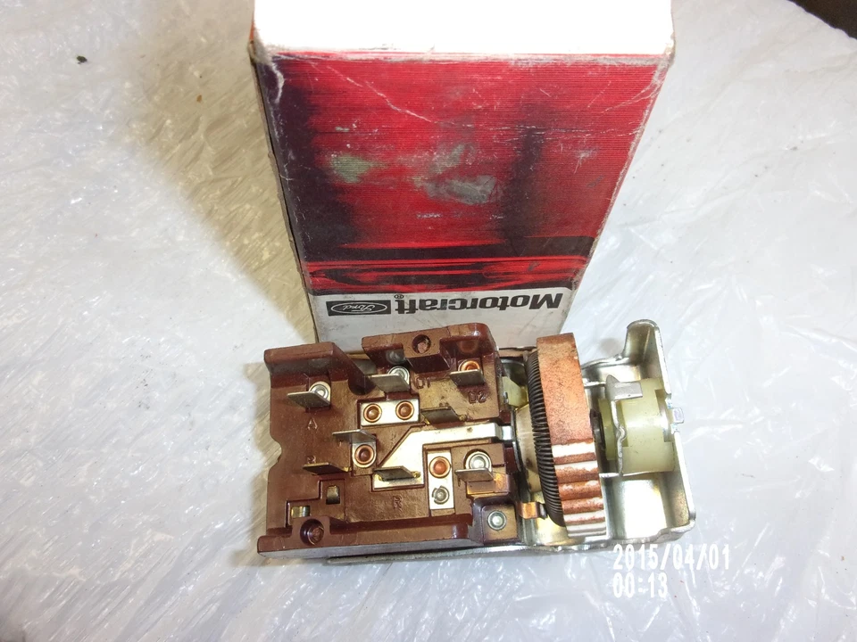Interruptor de faros Ford Bronco 1973-1977 Sw-1245 D3zz-11654-a OEM Ford Nuevo de Lote Antiguo Foto 2 de 4