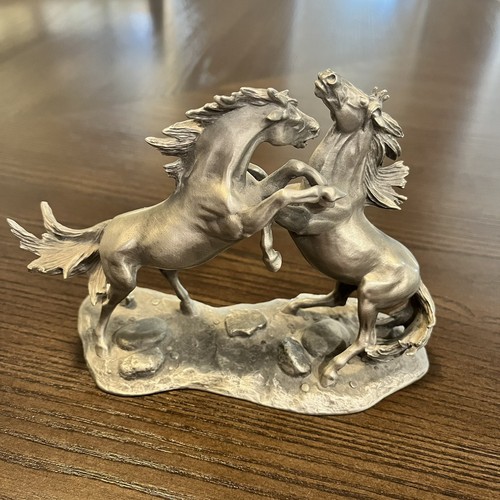 Estatuilla limitada vintage Polland 1977 Franklin Mint caballo de peltre sementales salvajes - Imagen 1 de 6