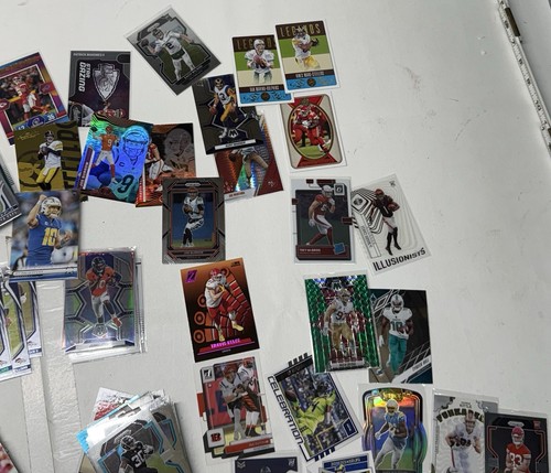 Large NFL Trading Card Lot Mostly Modern 2021 + Some Later Years - Picture 4 of 10