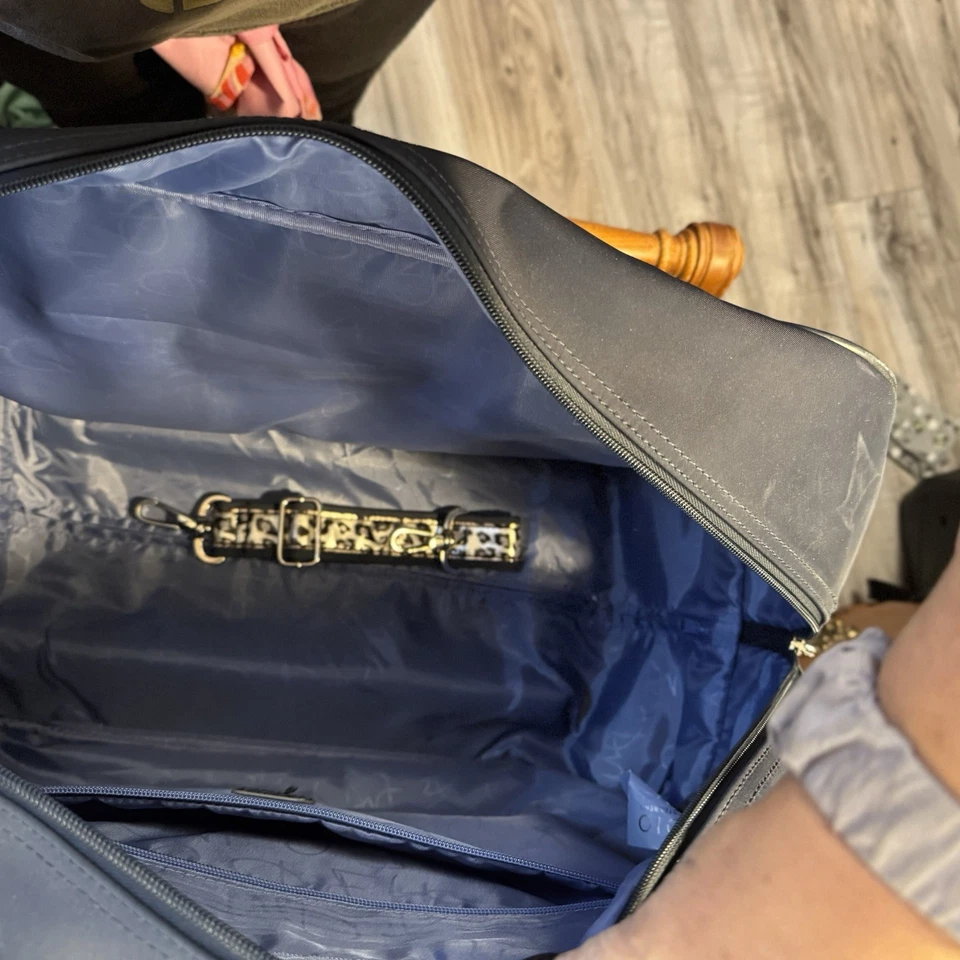 Bolso de mano DVF Diane Von Furstenberg con ruedas y asa con estampado azul Foto 3 de 4