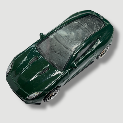 Matchbox '15 Jaguar F-Type cupé verde oscuro 1:64 2020 ventanas sucias interiores - Imagen 2 de 10