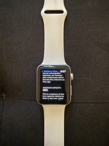 Apple Watch Series 3 GPS, 42mm Silver - Picture 3 of 3
