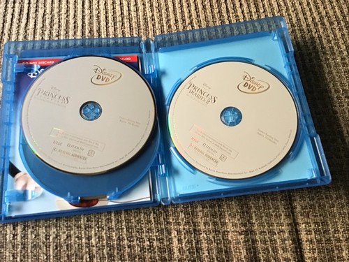 THE PRINCESS DIARIES 2-FILM COLLECTION DISNEY BLU-RAY/DVD SET JULIE ANDREWS - Picture 7 of 7