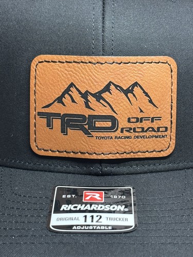 Sombrero de camionero Richardson 112 Tacoma TRD parche de cuero sintético - azul marino/caqui - Imagen 3 de 4