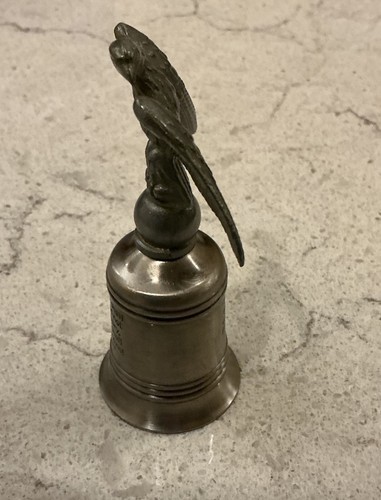 Piccola campana vintage in peltro argento con aquila alta 4" Isaia 40:31 Scrittura - Foto 2 di 7