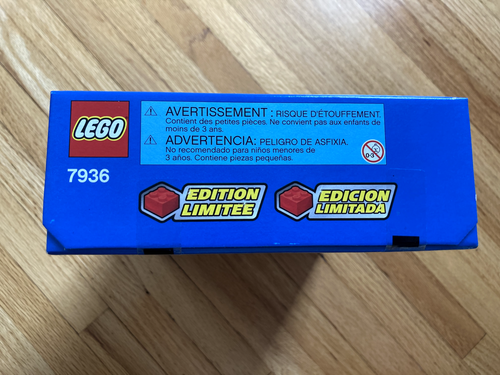 LEGO CITY TRAINS LEVEL CROSSING (7936) NEW IN SEALED BOX - Picture 3 of 5