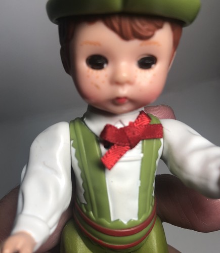 Madame Alexander Hansel McDonald's 2010 Happy Meal Collectible Doll - Foto 5 di 9