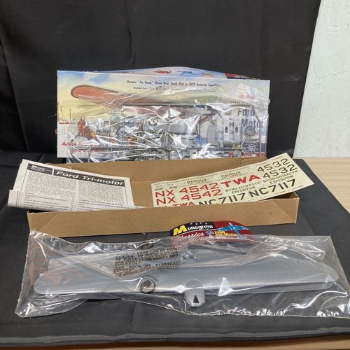 Monogram Classics Ford Tri-Motor Historic Scale Model Airplane Kit Tin Goose - Afbeelding 6 van 7