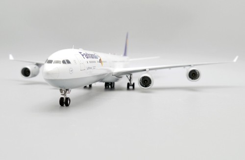 A340-600 LUFTHANSA "FANHANSA" REG: D-AIHN WITH STAND - JC WINGS EW2346005 1/200 - Picture 2 of 13