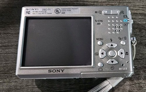 Sony Cyber-shot DSC-T1 5.0MP Silver Digital Camera  Parts Or Repair  - Picture 7 of 8