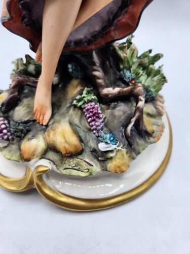 Capodimonte La Medea - Donna con Uva, Vigna, Raccoglitrice - Foto 6 di 12