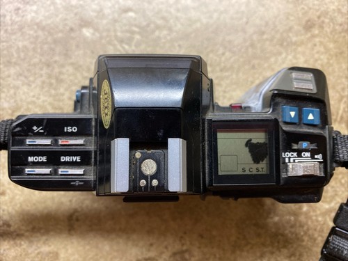 Vintage Minolta Maxxum 7000 AF 35mm SLR Film Camera BODY, *UNTESTED* w/STRAP! - Picture 4 of 7