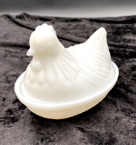 Vintage Anchor Hocking Milk Glass Hen on a Nest, 4.5 inches long, 4 inches tall - Picture 12 of 13