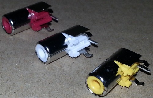 1 X RCA PHONO PCB MOUNTING SOCKET, AUDIO VIDEO 90° RIGHT ANGLE, RED WHITE YELLOW - Picture 9 of 9