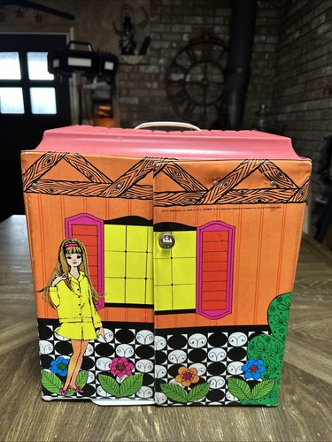Vintage Barbie Casa Famiglia 1968 con Mobili Pieghevole Vinile Mattel USA Pulito LEGGI - Foto 3 di 14