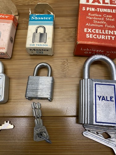 Vintage Padlock lot NOS Master Lock no. 44, 10, Yale P797 - Picture 3 of 11