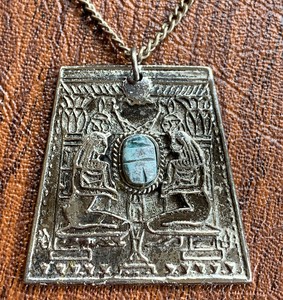 Vintage-Egyptian-Revival-Silver-Tone-Heavy-Pendant-amp-23-Chain