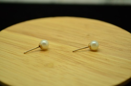 14K YELLOW GOLD 5.4mm NATURAL WHITE PEARL STUD EARRINGS - Picture 3 of 3