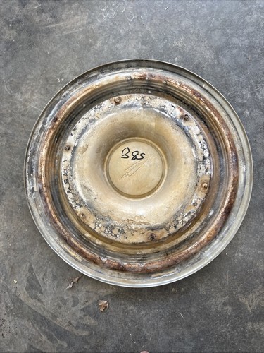 60 OLDSMOBILE DELUXE HUB CAP WHEEL COVER DISC ASSEMBLY WITH FIN RING - Picture 2 of 2