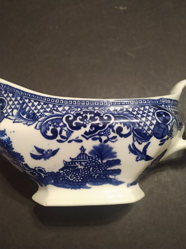 Vintage Wood & Sons Woodsware "Willow" Blue Willow Gravy Boat, Made in England - Picture 2 of 5