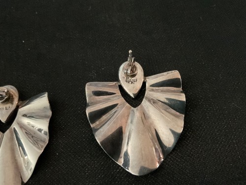 Vintage Sterling Silver Onyx Fan Ruffle Earrings Signed NF 925 - Picture 13 of 14