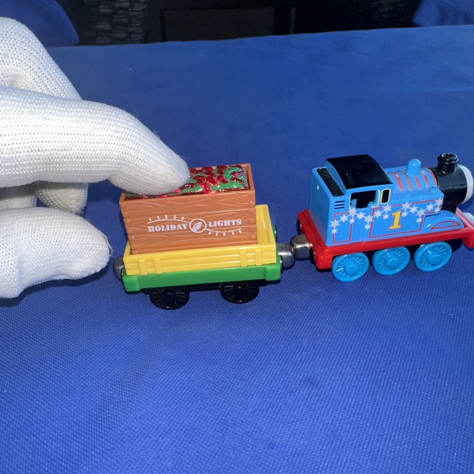 ¡LUCES DE VACACIONES! THOMAS FRIENDS Tren LLEVA Y JUEGA Navidad Difícil de Encontrar Foto 3 de 4