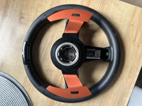 Fanatec BMW Wheel With QR1! Comes With Original Box - Picture 2 of 3