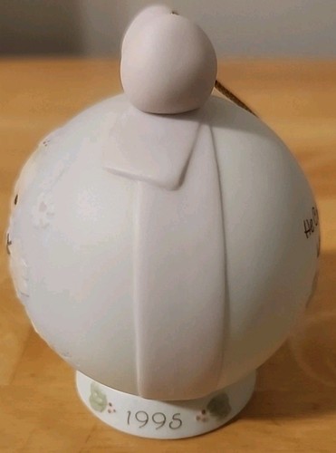 Precious Moments cubre la tierra con su hermoso adorno de porcelana 1995 - Imagen 3 de 14