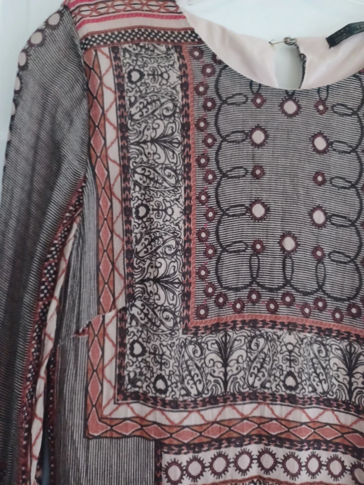 Vestido médio Zara preto paisley fino M longo sl. Boho hippie caprichoso falha étnica - Imagem 3 de 4