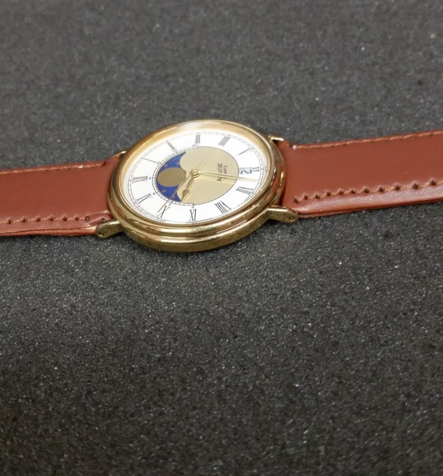 Vintage Accurist Gents Moon Phase Watch New Strap & Battery Working - Image 3 of 4