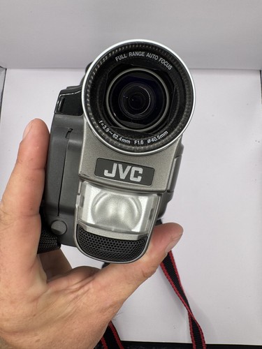 JVC Compact VHS Camcorder - GR-SXM920U - Super VHS No Battery With Remote - Picture 2 of 7