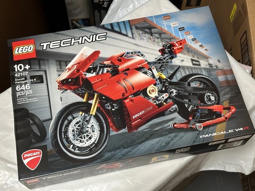 Lego Technic (42107): Ducati Panigale V4 R (Mint/New/Sealed/Retired) - Picture 2 of 8