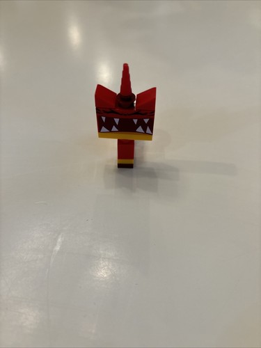 The Lego Movie Minifigures; Emmet, Wyldstyle, Unikitty, Robots And Microfigure. - Picture 10 of 13