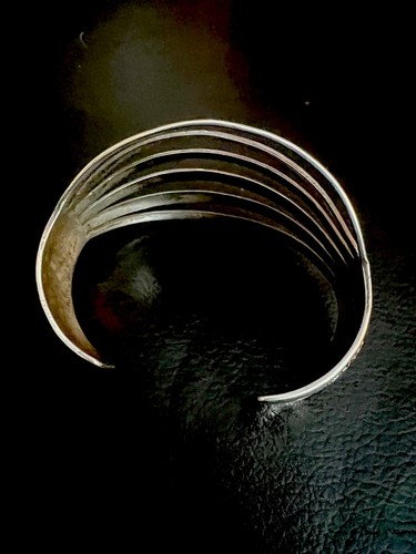 Brazalete Navajo Vintage Plata Esterlina (D&L) de Wilbert Benally - Imagen 6 de 6